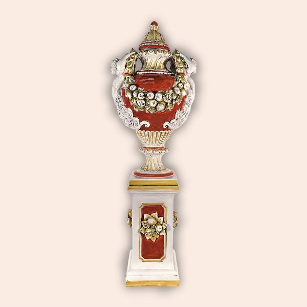 EMPIRE-STYLE VASE WITH FESTOONS AND FRUIT ON A TALL COLUMN, IN OLD PINK AND WHITE, cm.190h